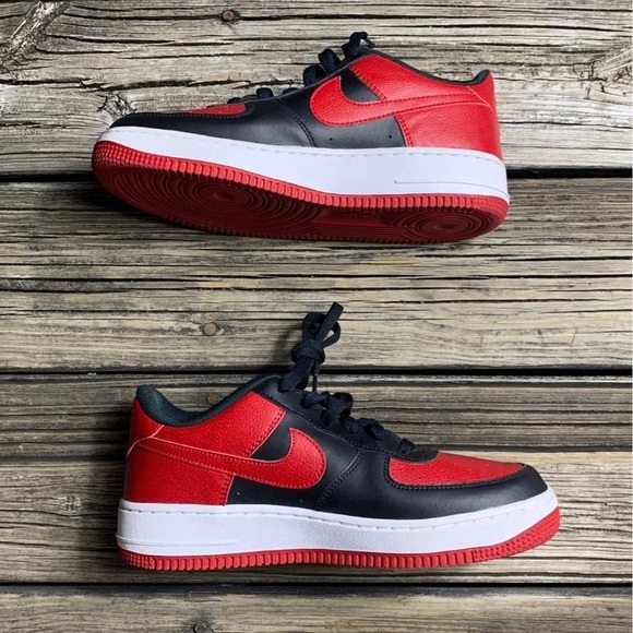 Nike Air Force 1 size 7Y
Bred - Picture 3 of 6